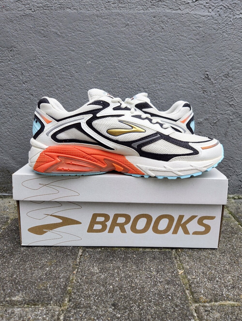 Brooks Adrenaline GTS 4 Y2K Retro Sneakers Men’s 10.5 Like New W/OG Box - Picture 3 of 9